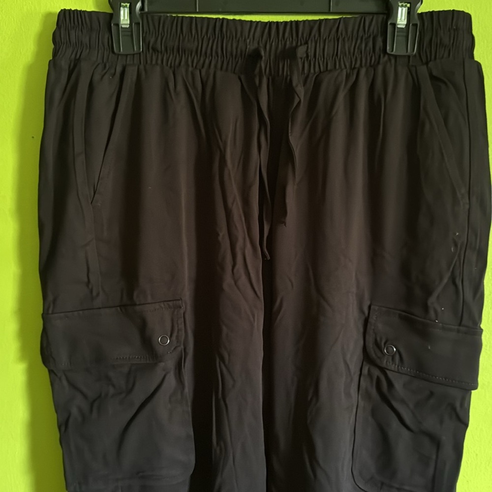 NWT Torrid Black Relaxed Fit Stretch Mid-Rise Jogger Cargo Pants Size 0 M/L 12 - Picture 2 of 5